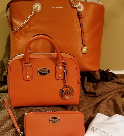Michael Kors Handbags - 🥀TOTE IS SOLD 2 LEFT🥀MICHAEL KORS 3 PC BAG SET
